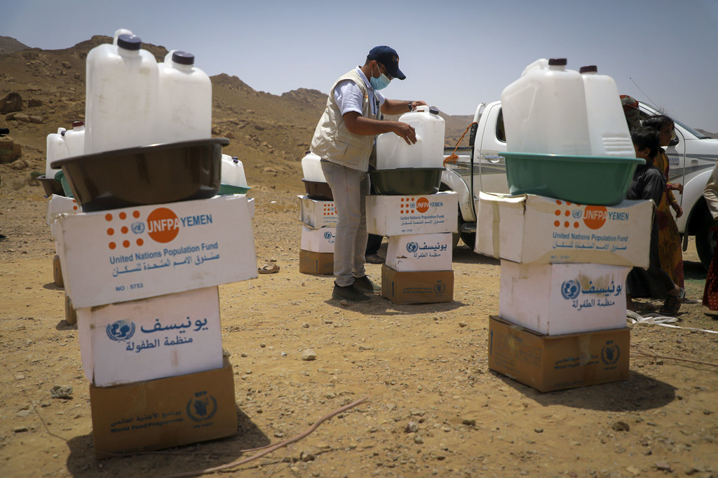 Rations are prepared for distribution to displaced people in Marib, Yemen.